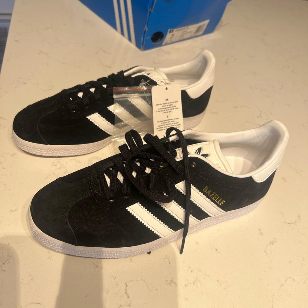 Womens black/white gazelle size womens 7